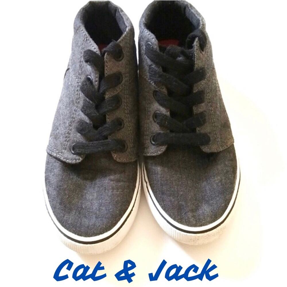 Like New Cat & Jack Gray Lace-Up Canvas Sneakers